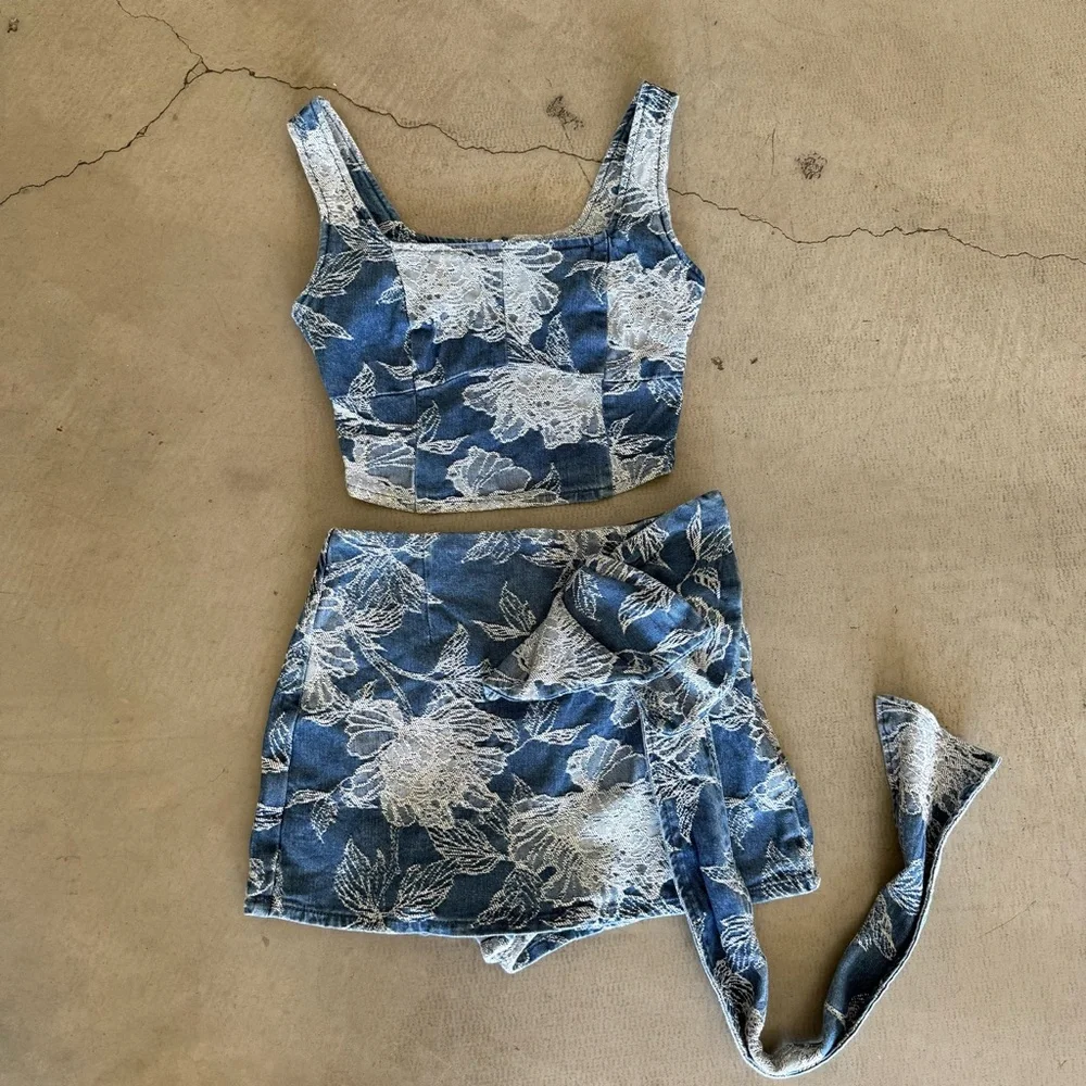 Avec Les Filles / Denim Floral Two Piece Set / Blue - Picture 3 of 16